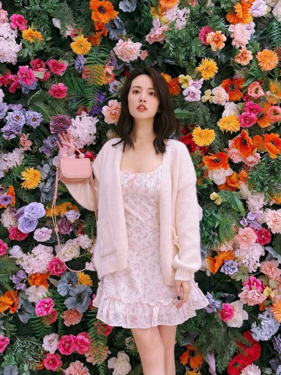 女星大方承认隆胸！