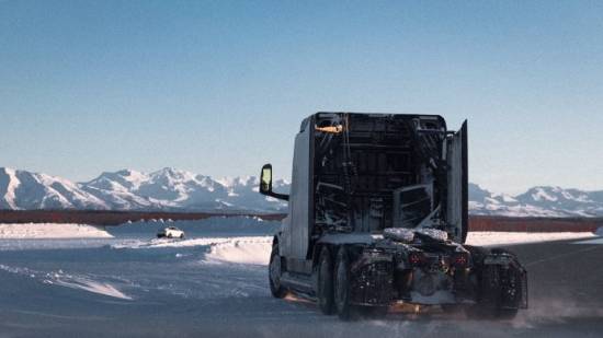 特斯拉半挂卡车官宣阿拉斯加冬测！马斯克：今年将实现大规模量产