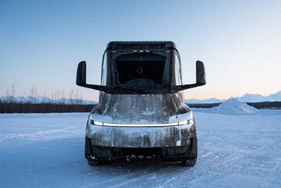 特斯拉半挂卡车官宣阿拉斯加冬测！马斯克：今年将实现大规模量产