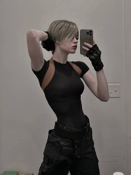 美女COS《生化9》瑞贝卡：神还原！威斯克早已馋哭