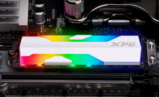 用户彻底绝望!存储模组大厂净利暴涨12倍 董事长定调:今年只涨不跌