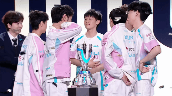 依然世一队！BLG擒JDG捧杯2026LPL第一赛段决赛