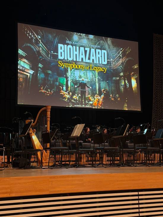 碍事梨体模去听《生化》30周年音乐会：面基艾达王