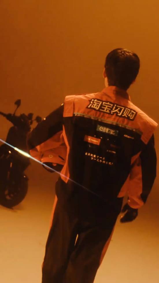 淘宝闪购官宣合作F1！这下真成外卖界的迈凯伦了