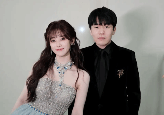 《LOL》冠军中单Rookie官宣与主持小钰分手!甜蜜赛场伴侣终散场