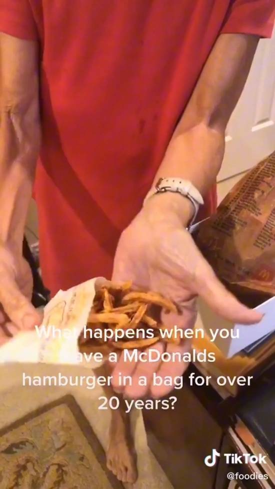 麦当劳套餐保存20年没发霉、腐烂！网友热议