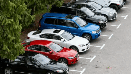 我国多地宣布停车费下调：广州城区封顶200