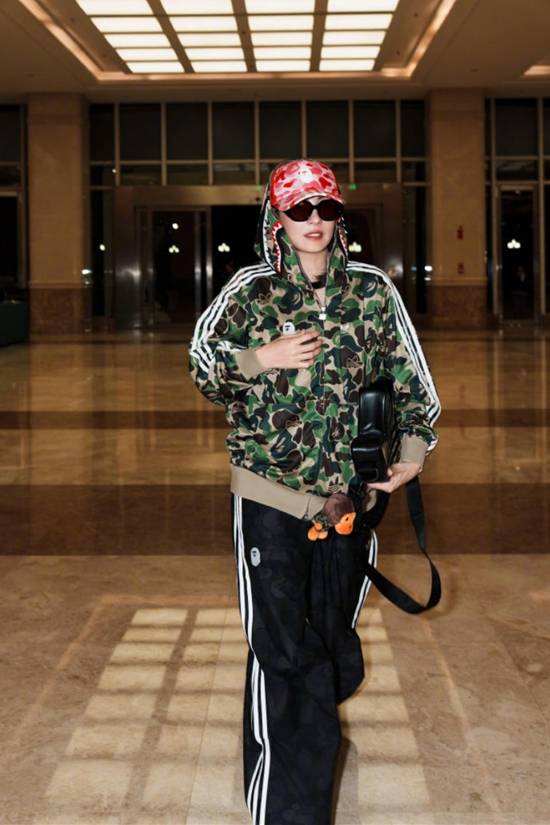 张柏芝二十年前美照曝光 时尚穿搭风如今仍被热议