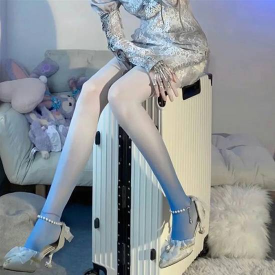 “渐变色丝袜”走红海外 脚到大腿根从深到浅