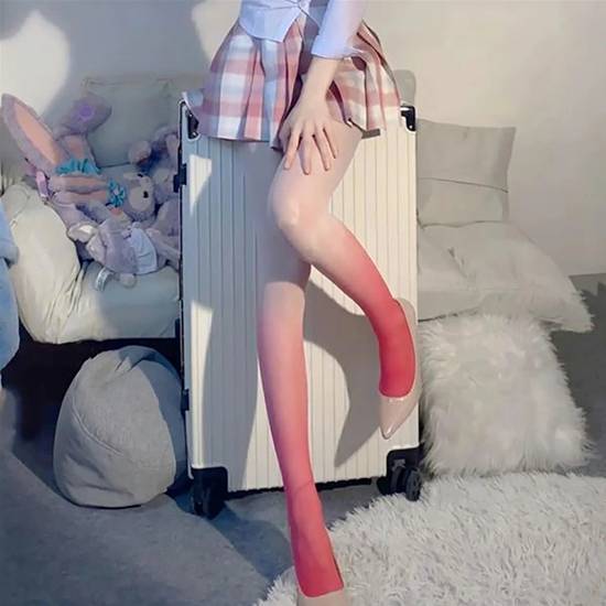 “渐变色丝袜”走红海外 脚到大腿根从深到浅