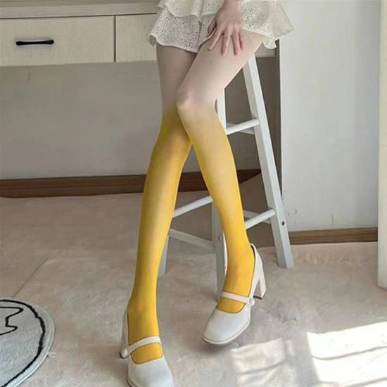 “渐变色丝袜”走红海外 脚到大腿根从深到浅