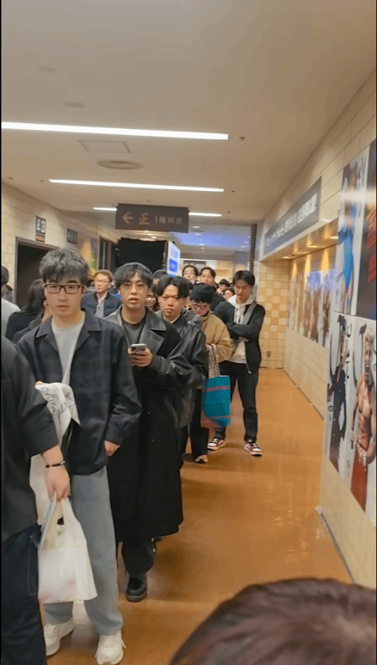 街霸6小孩比赛失利仍被围观 日本粉丝长队如长城