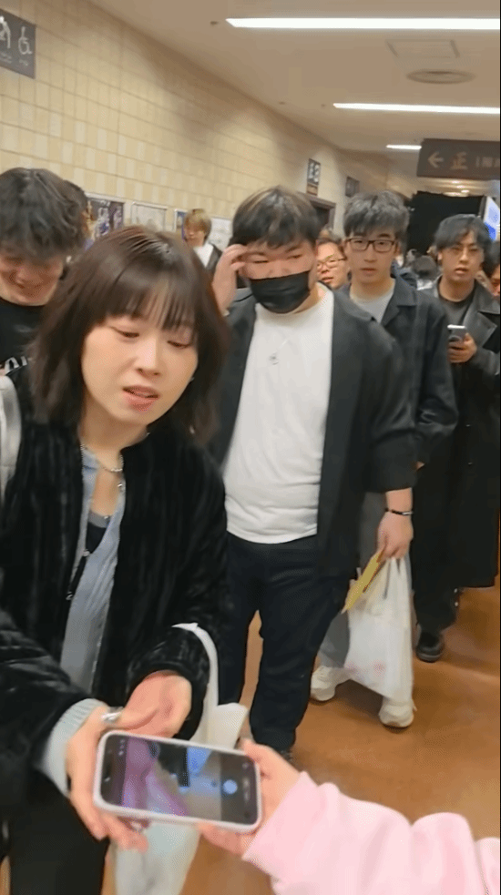 街霸6小孩比赛失利仍被围观 日本粉丝长队如长城