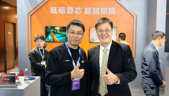 砺算科技首款国产显卡现场体验！《赛博朋克2077》相当流畅