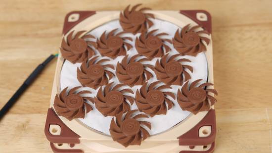 博主制作超级风扇15合1：性能一般 噪音翻倍！