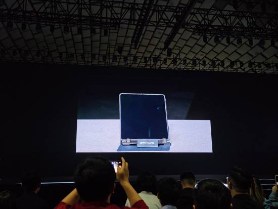 全球首发无感折痕屏！OPPO Find N6发布：9999元起