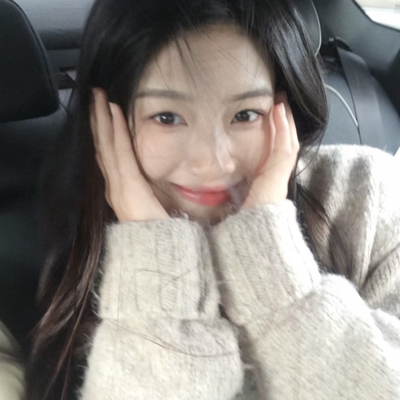 AI会自己运营社媒账号了？小红书称发现AI托管账号